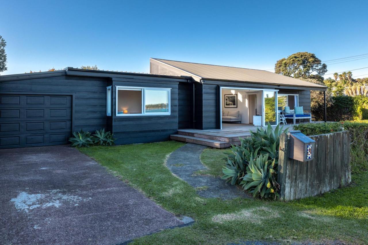 Driftwood Beach House With Spa Pool - Absolute Beachfront! Blackpool Luaran gambar